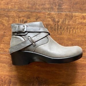 Alegria boots
